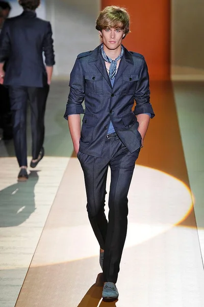 Look 3